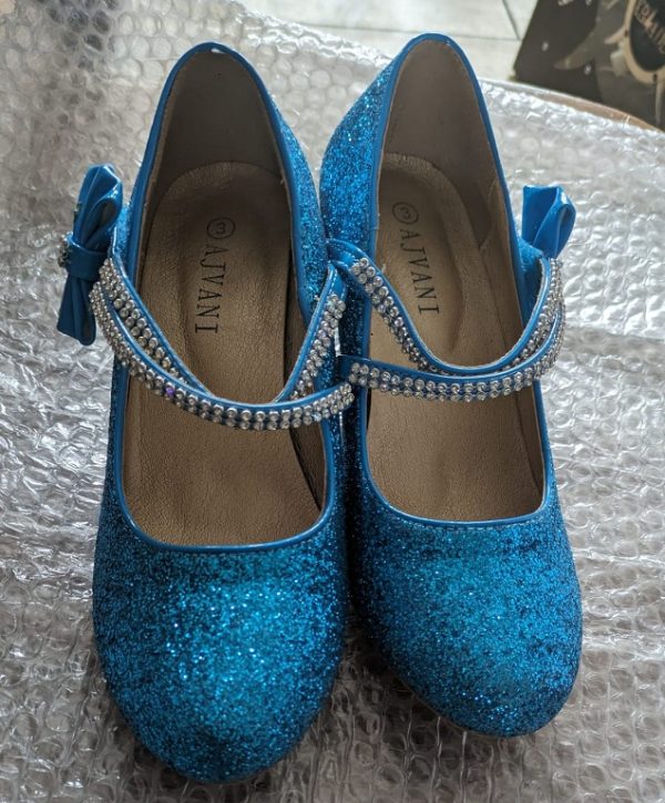 blue shoes